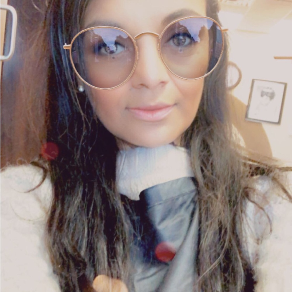 Meet your Posher, Shantil